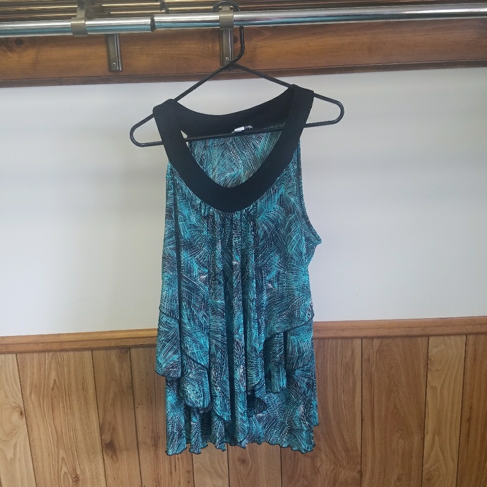 Black and teal sleevles top